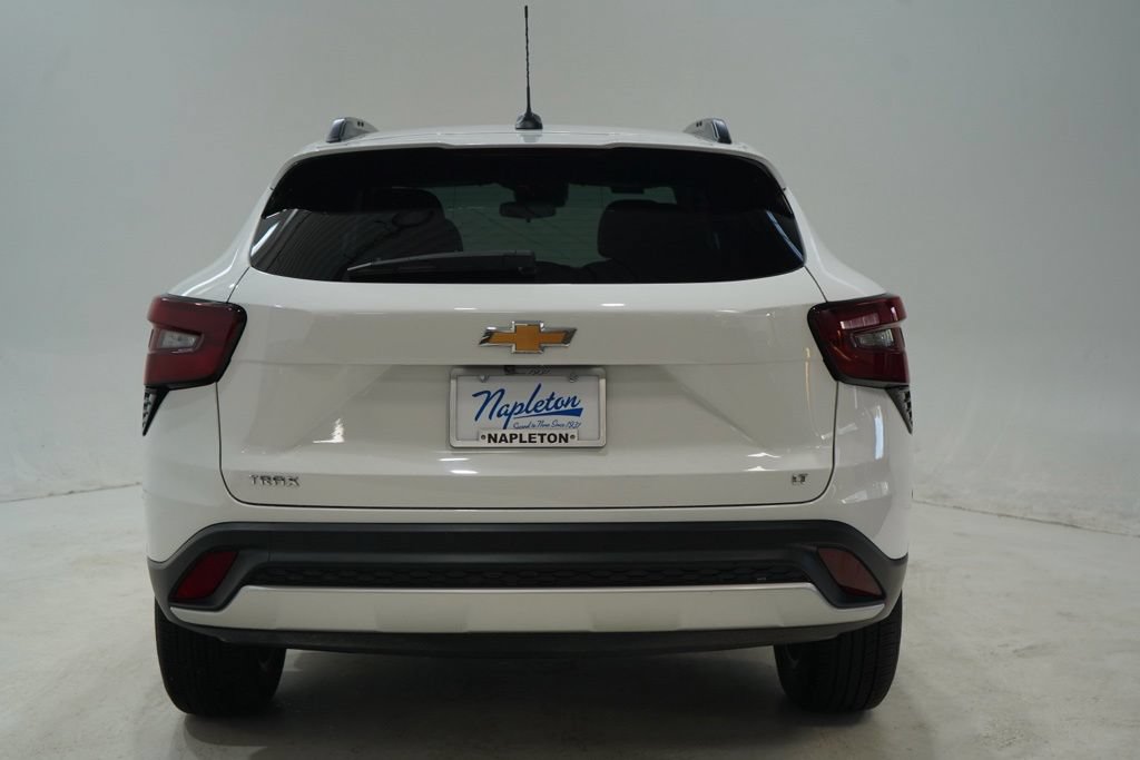 Used 2025 Chevrolet Trax LT FWD image 6