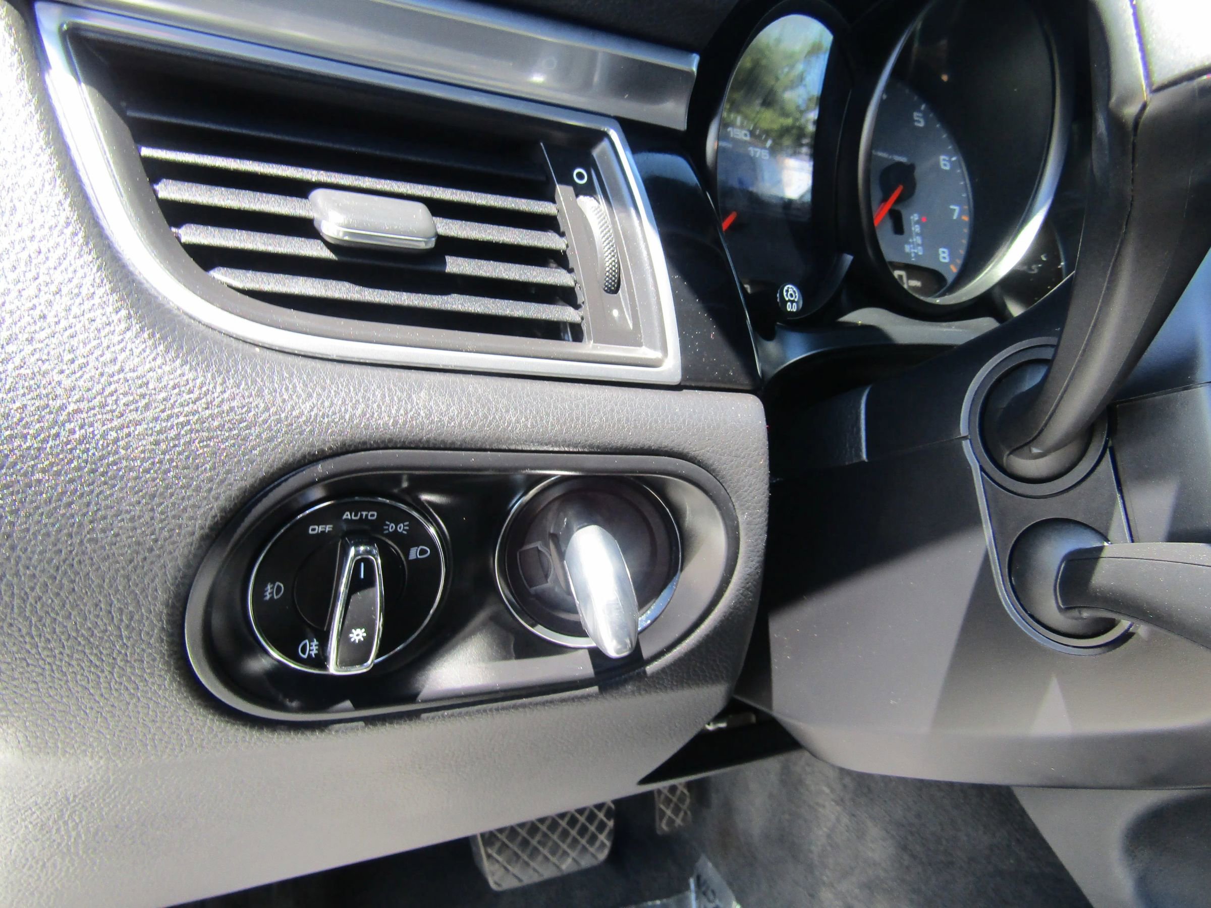 Used 2015 Porsche Macan S w/ Premium Package Plus image 26