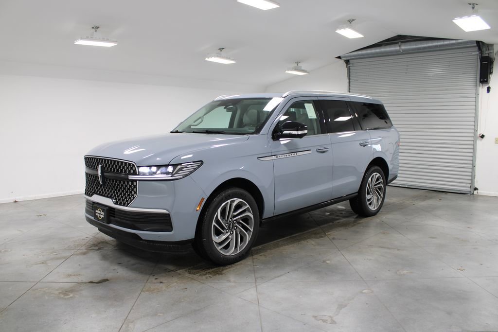 New 2026 Lincoln Navigator Reserve image 3