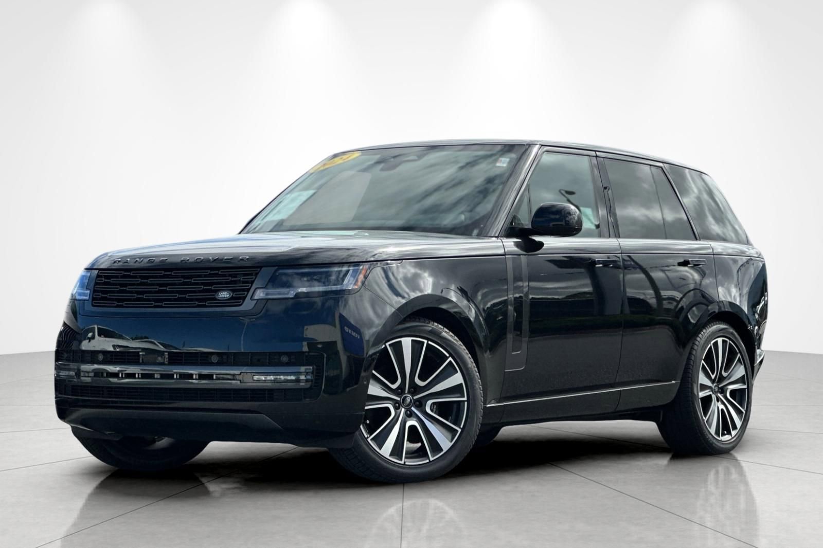 Used 2024 Land Rover Range Rover SE image 1