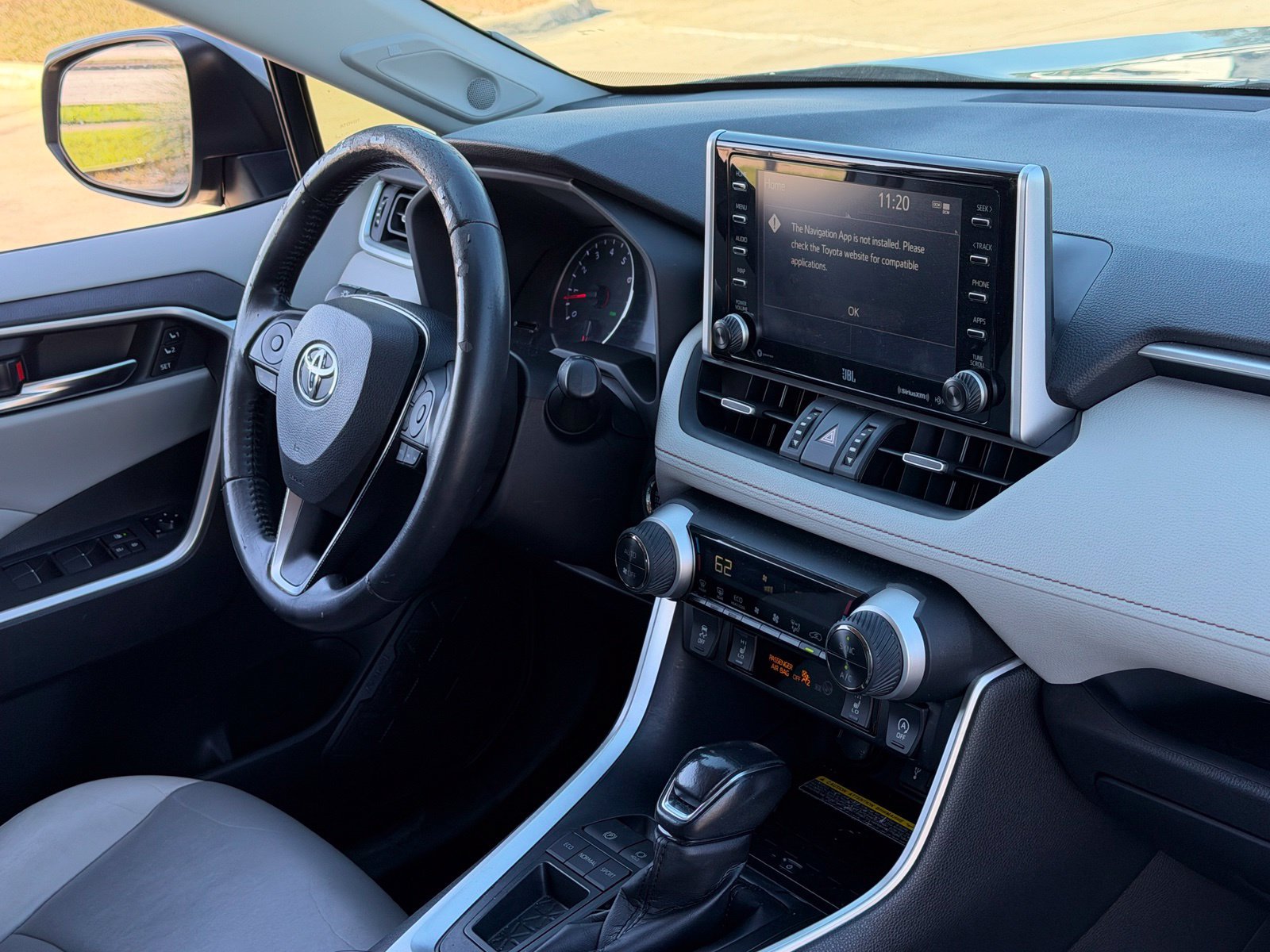 Used 2020 Toyota RAV4 XLE Premium FWD image 40