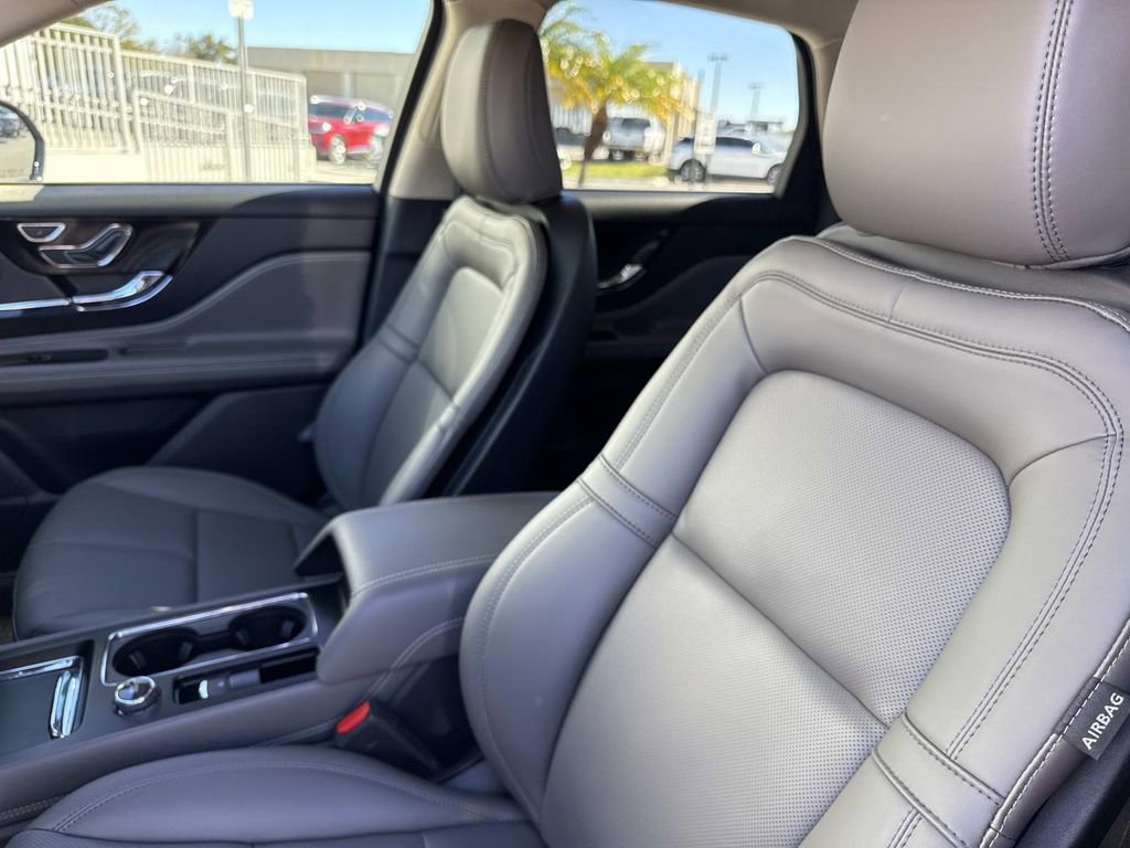 New 2026 Lincoln Corsair Premiere image 21