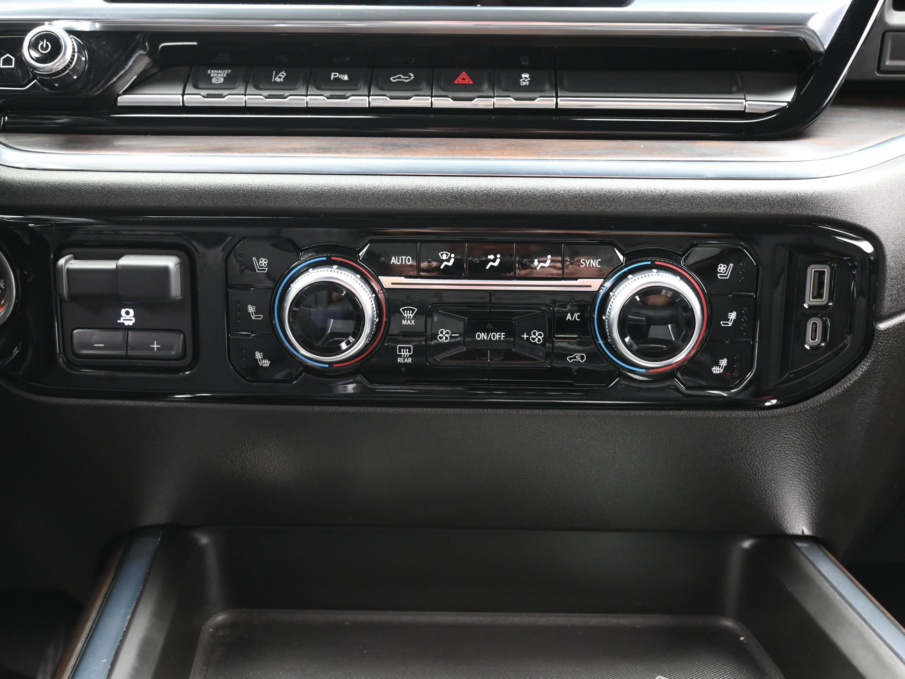 Used 2024 GMC Sierra 3500 SLT w/ SLT Convenience Package image 39