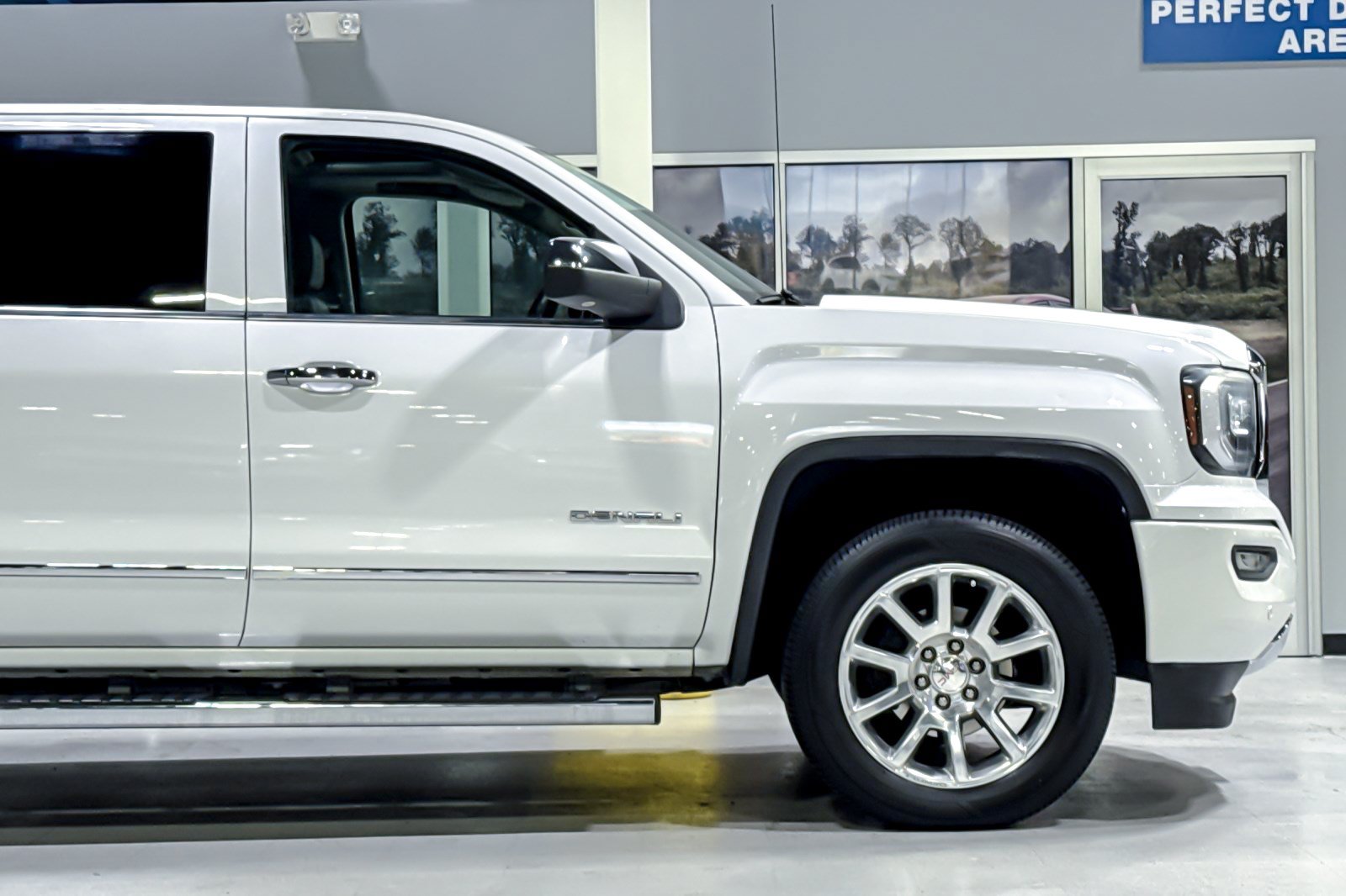 Used 2016 GMC Sierra 1500 Denali w/ Enhanced Driver Alert Package AWD/4WD image 34