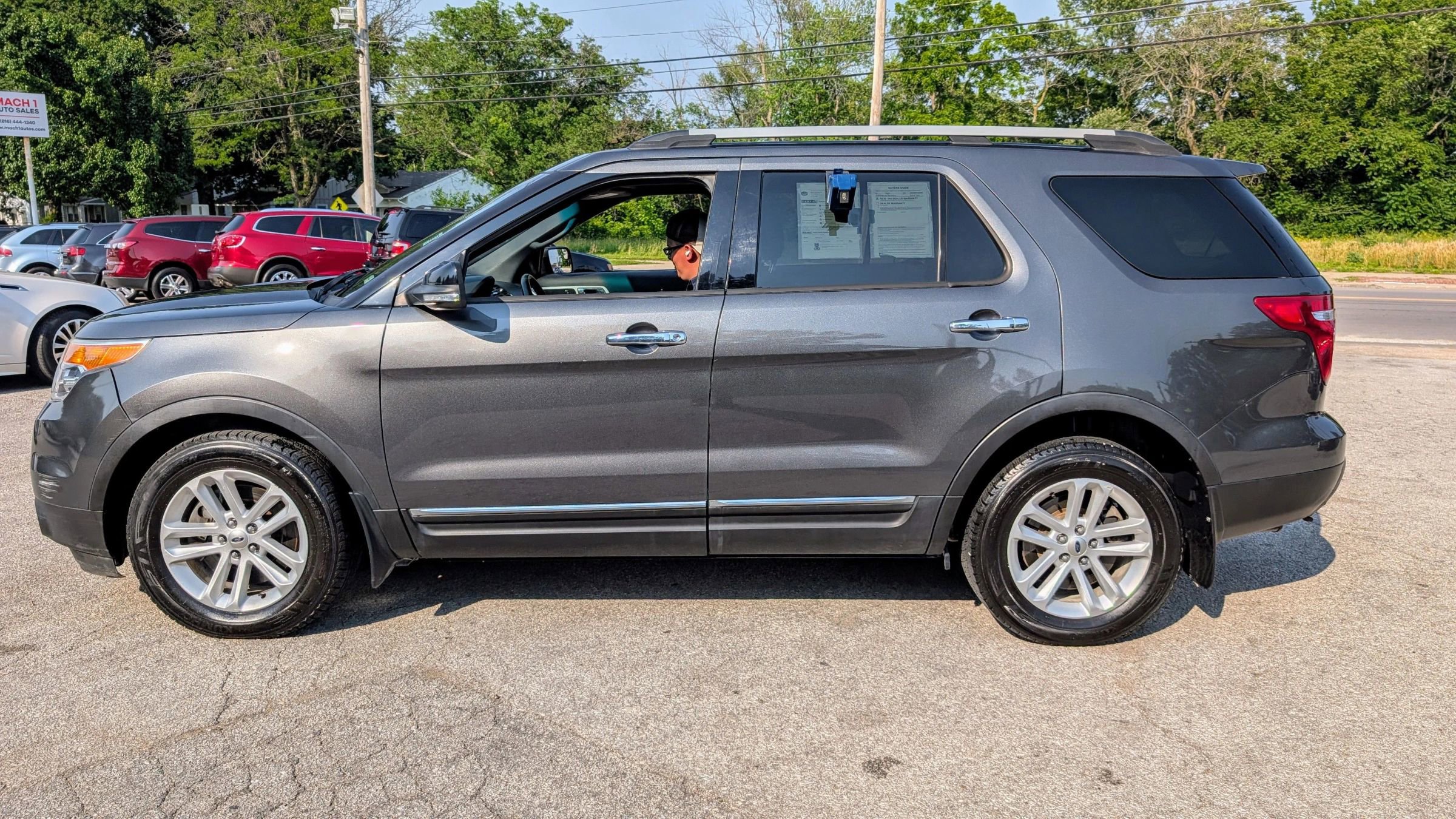 Used 2015 Ford Explorer XLT w/ Equipment Group 202A image 4