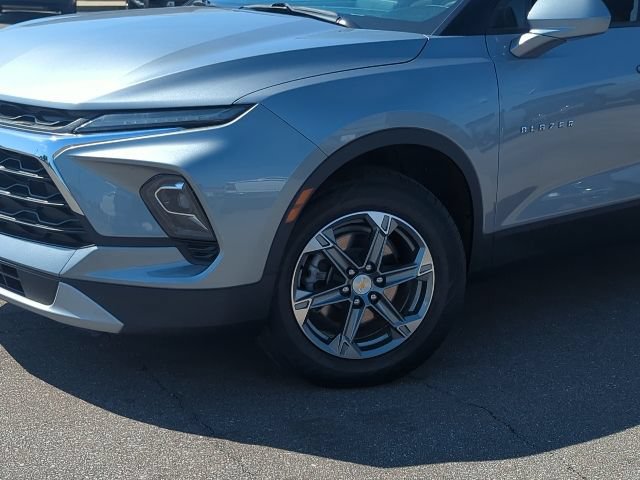 Used 2023 Chevrolet Blazer LT w/ Convenience Package FWD image 2