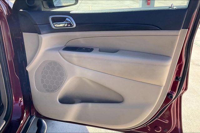 Used 2019 Jeep Grand Cherokee Laredo image 29