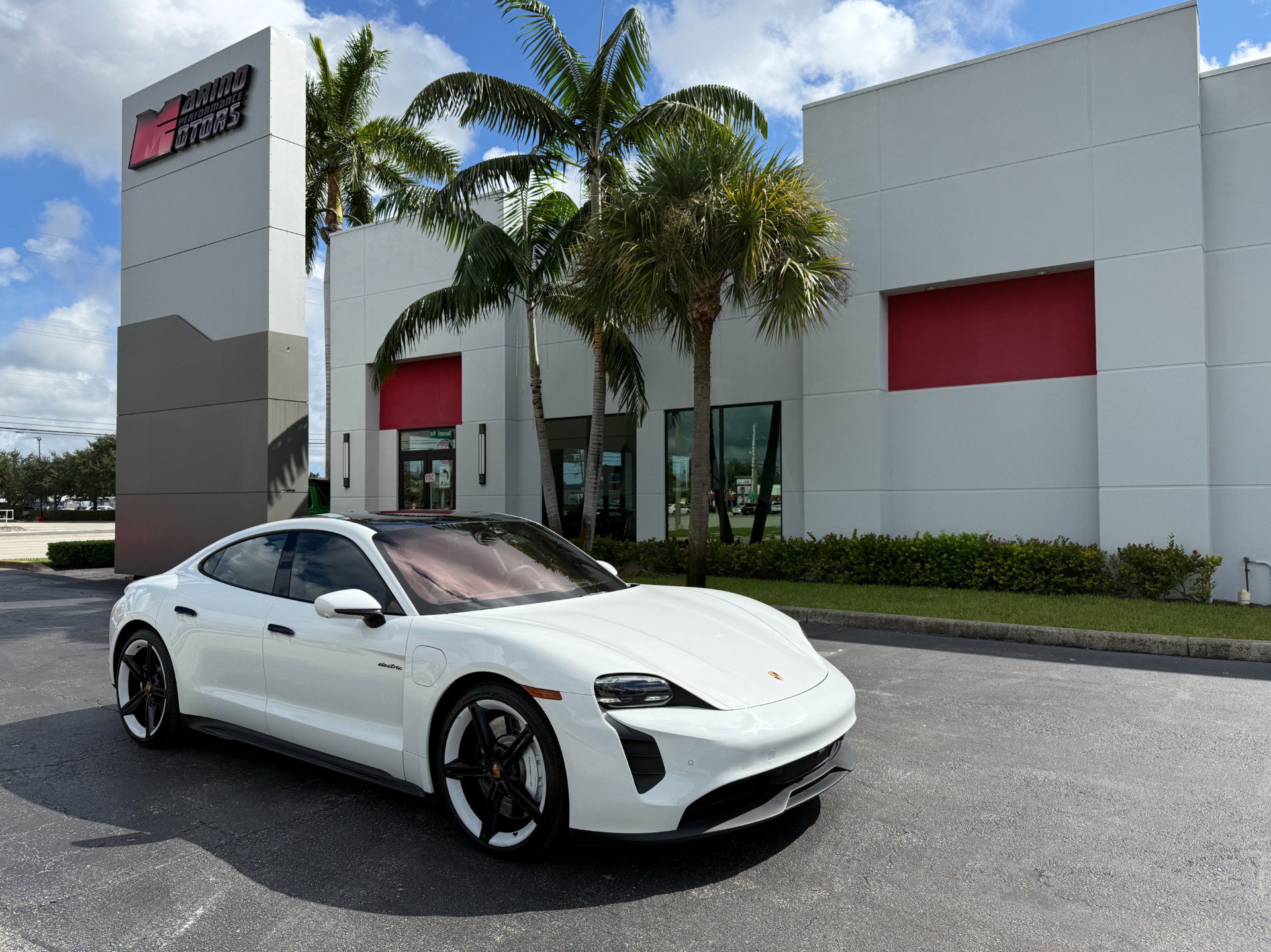 Used 2022 Porsche Taycan GTS image 1