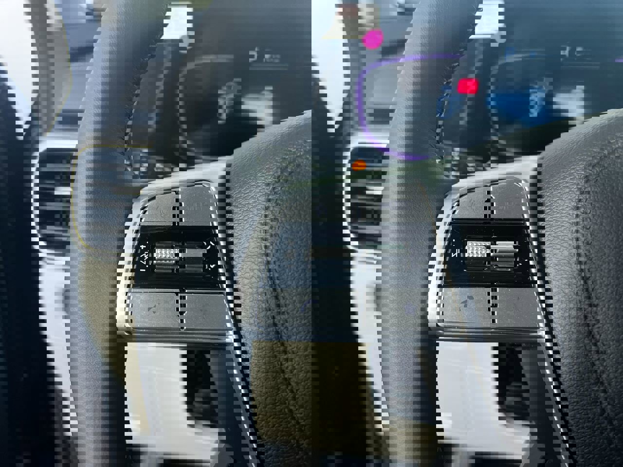 Used 2025 Kia Telluride EX w/ EX Captain's Chair Package image 17