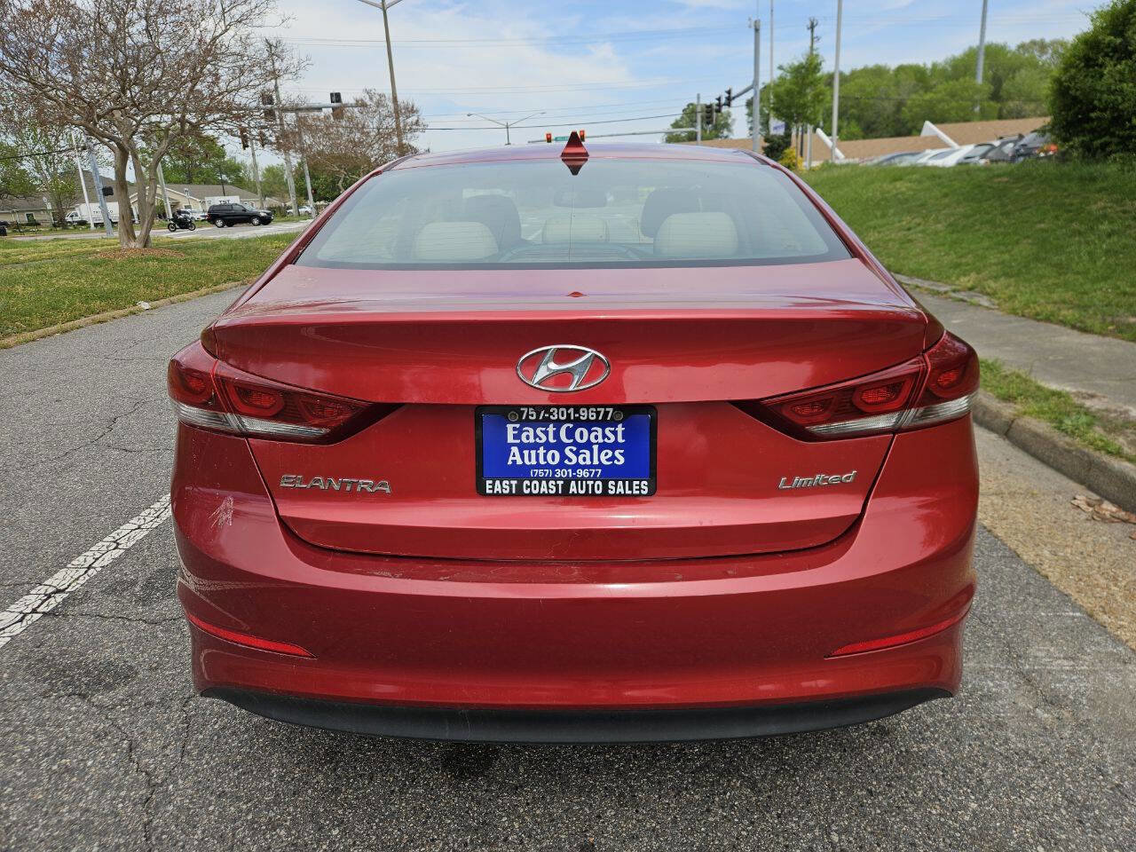 Used 2017 Hyundai Elantra Limited w/ Limited Tech Package 04 FWD image 5