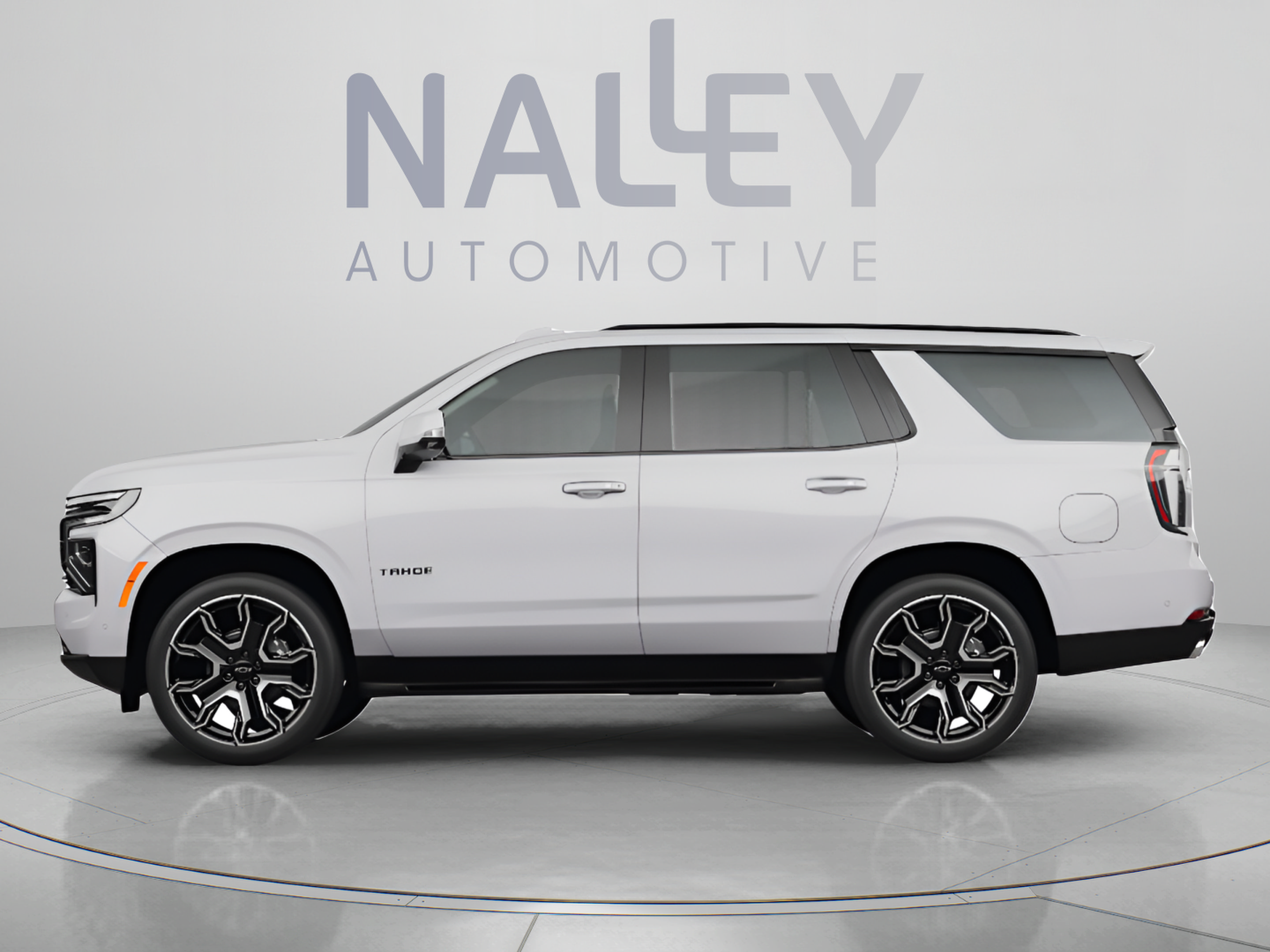 Used 2025 Chevrolet Tahoe RST w/ Comfort Package AWD/4WD image 2