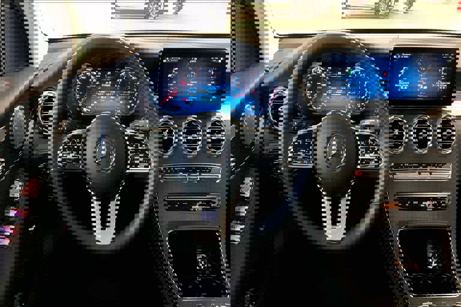 Used 2021 Mercedes-Benz GLC 300 4MATIC image 6