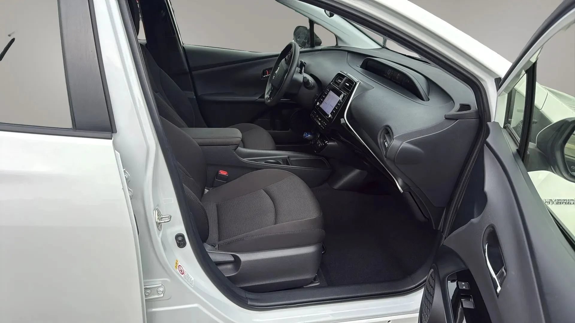 Used 2022 Toyota Prius LE FWD image 8