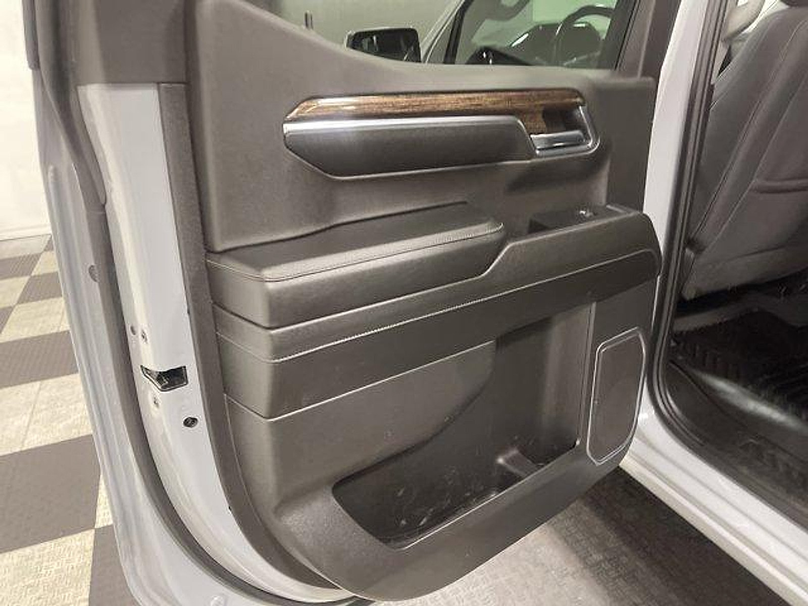 Used 2024 GMC Sierra 1500 SLE AWD/4WD image 11