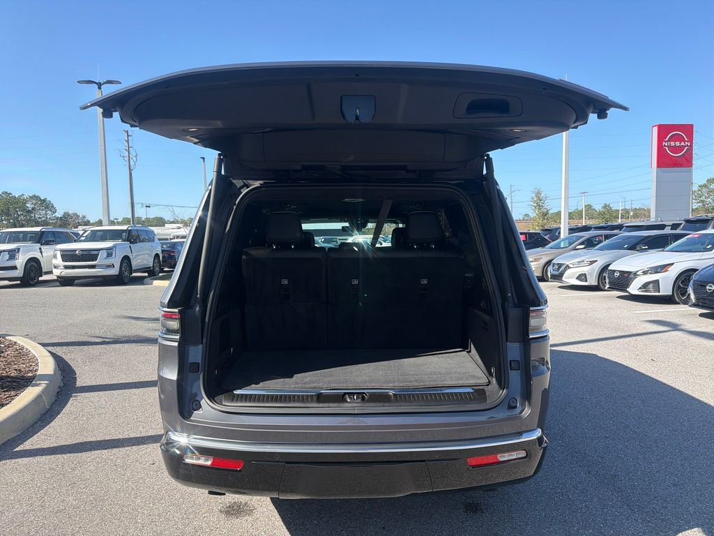 Used 2024 Jeep Grand Wagoneer Series III image 11