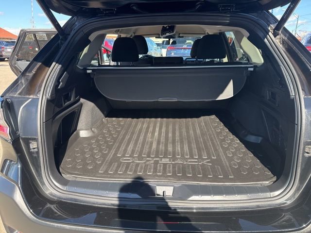 Used 2023 Subaru Outback Premium image 11
