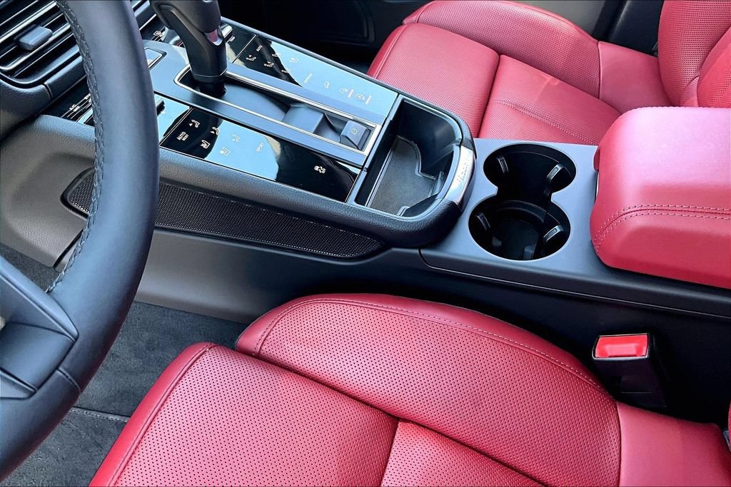 Used 2025 Porsche Macan AWD/4WD image 14