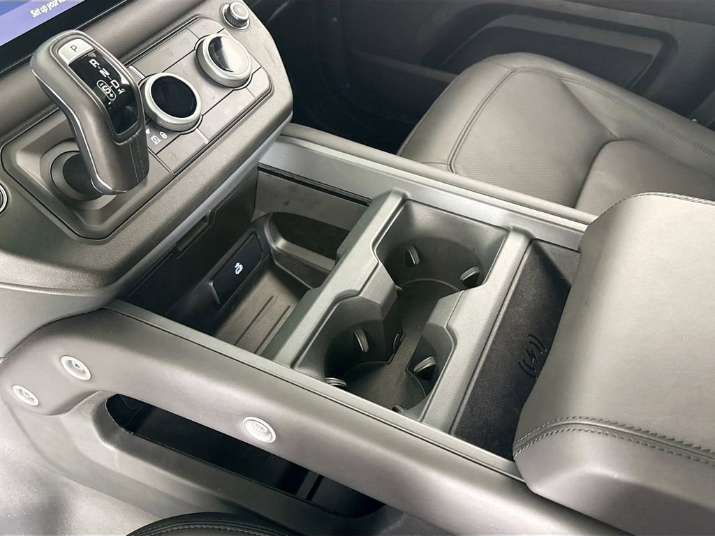 Used 2025 Land Rover Defender 130 S image 21