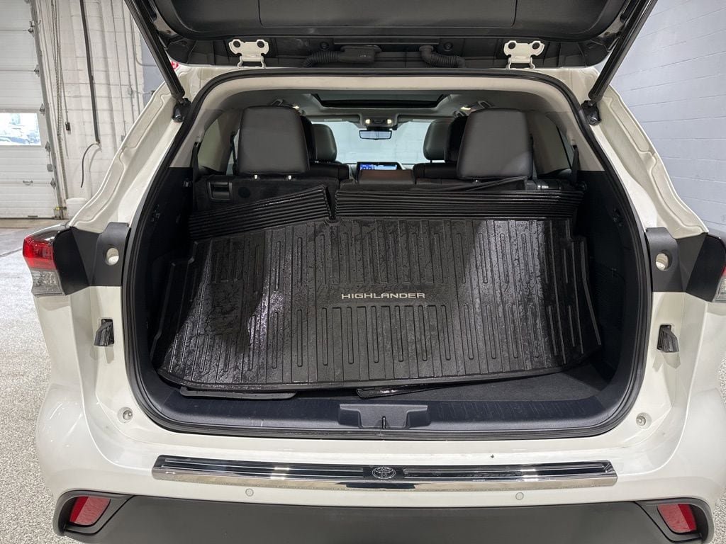 Certified 2020 Toyota Highlander Platinum AWD/4WD image 18