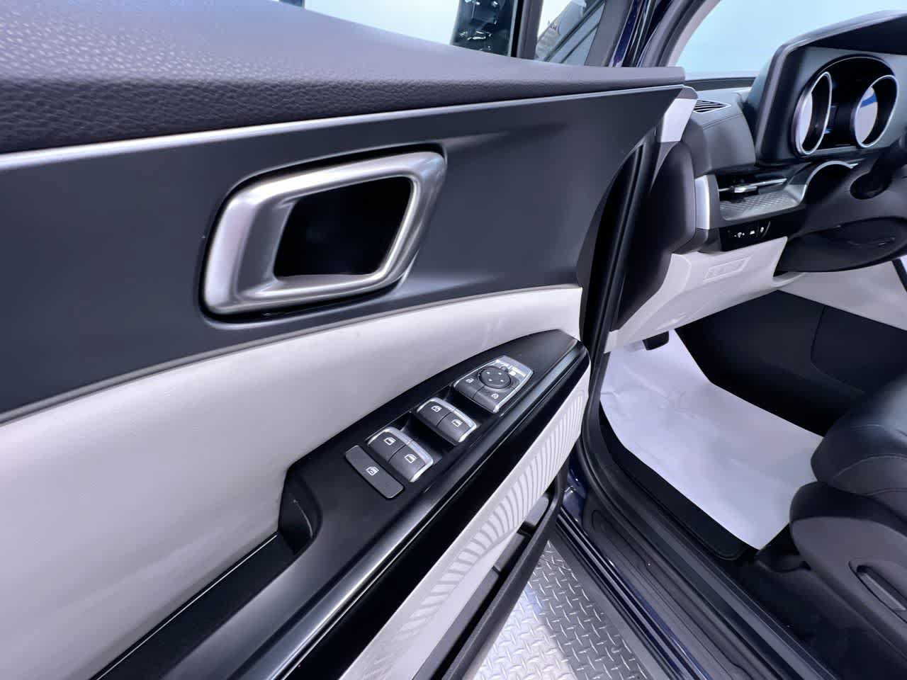 Used 2024 Kia Carnival LX FWD image 12