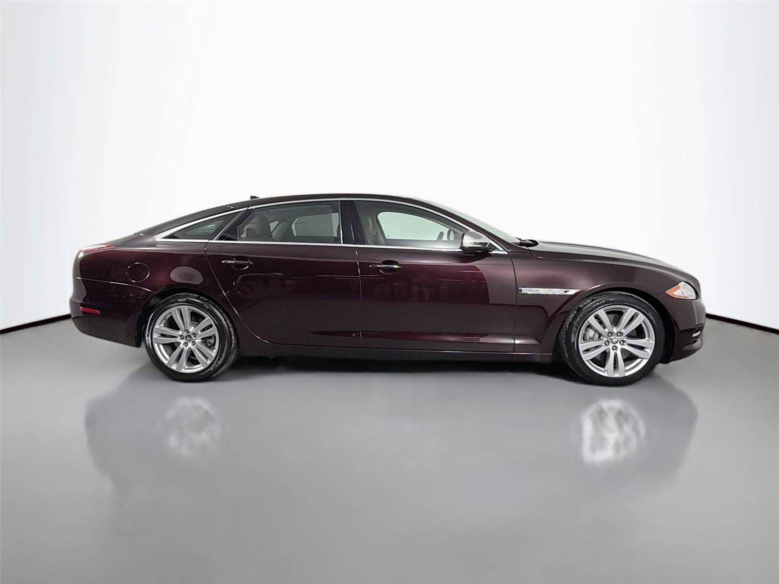 Used 2013 Jaguar XJ L Portfolio RWD image 4