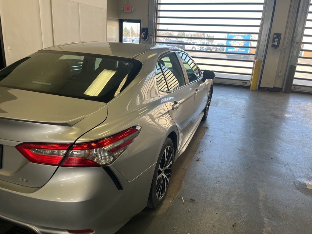 Used 2018 Toyota Camry SE image 6