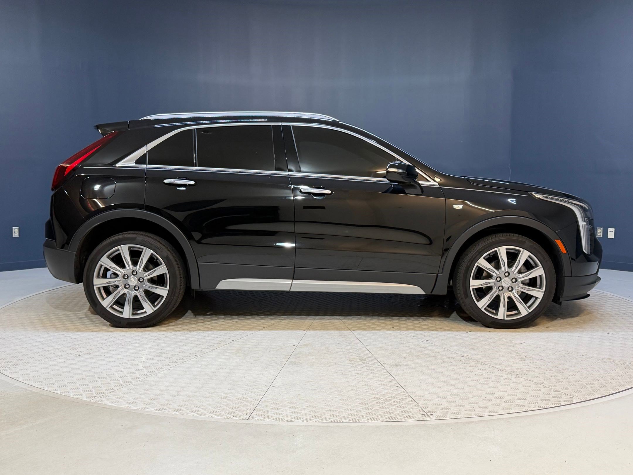 Certified 2023 Cadillac XT4 Premium Luxury w/ Driver Assist Package FWD image 8