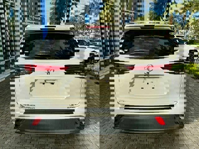 Used 2020 Toyota Highlander XLE image 5