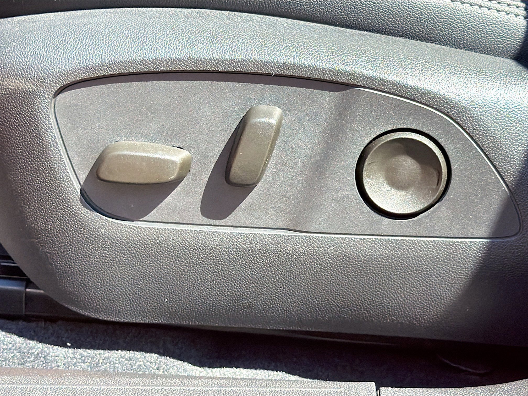 Used 2025 Chevrolet Equinox EV RS image 24