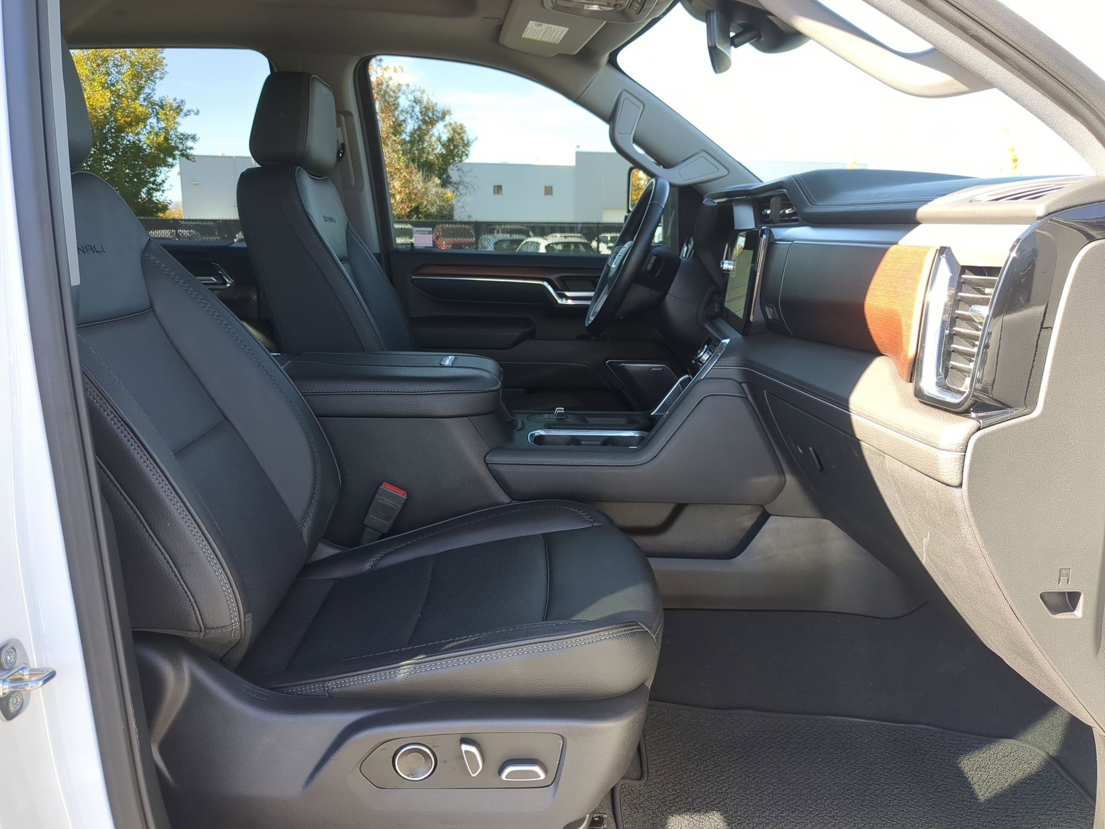 Used 2024 GMC Sierra 2500 Denali image 35