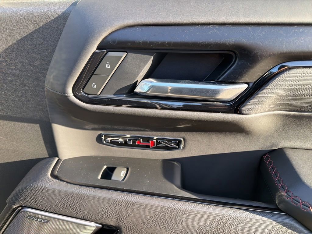 Used 2025 GMC Sierra 1500 AT4X image 31