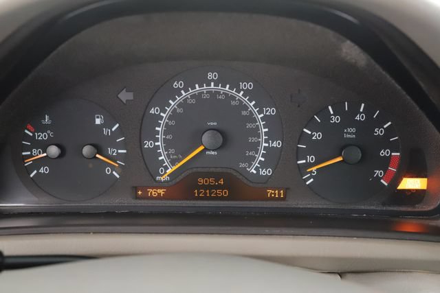 Used 1999 Mercedes-Benz CLK 320 Cabriolet image 20