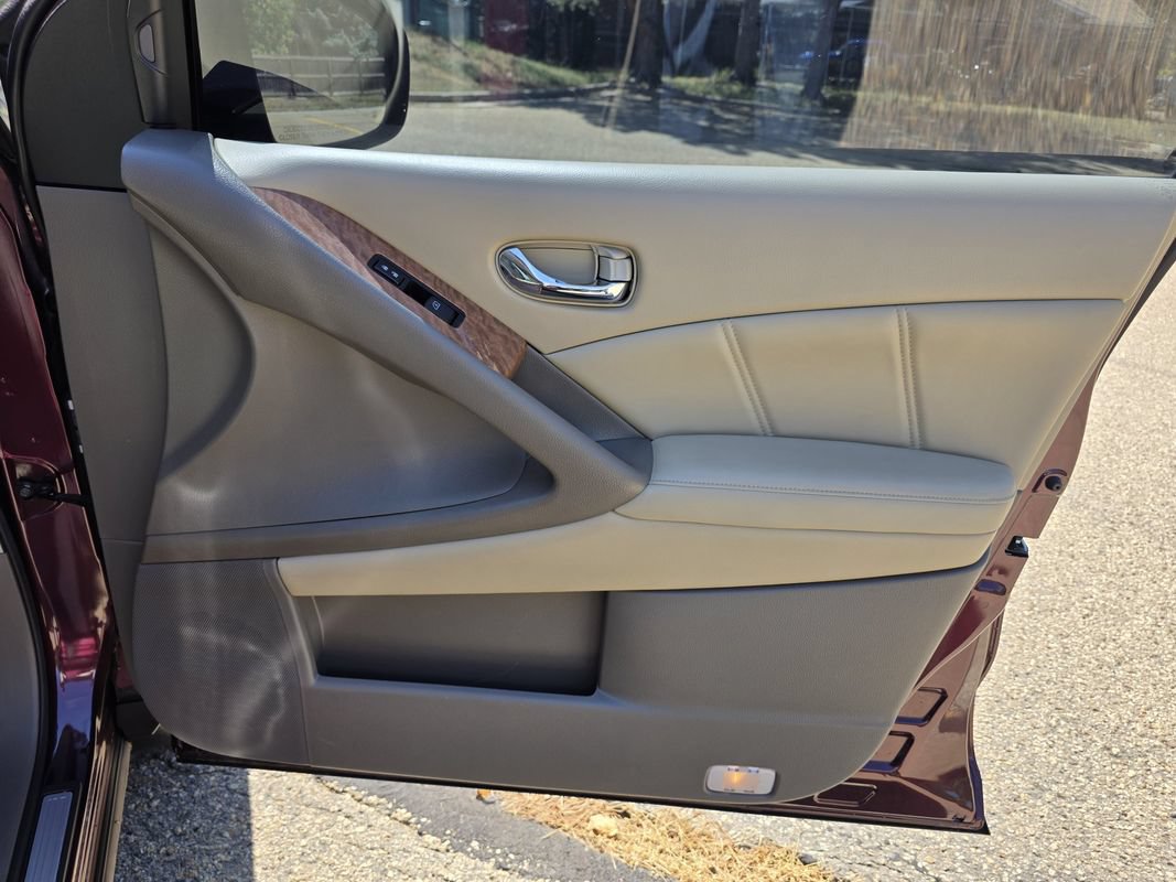 Used 2013 Nissan Murano LE w/ Platinum Pkg AWD/4WD image 22