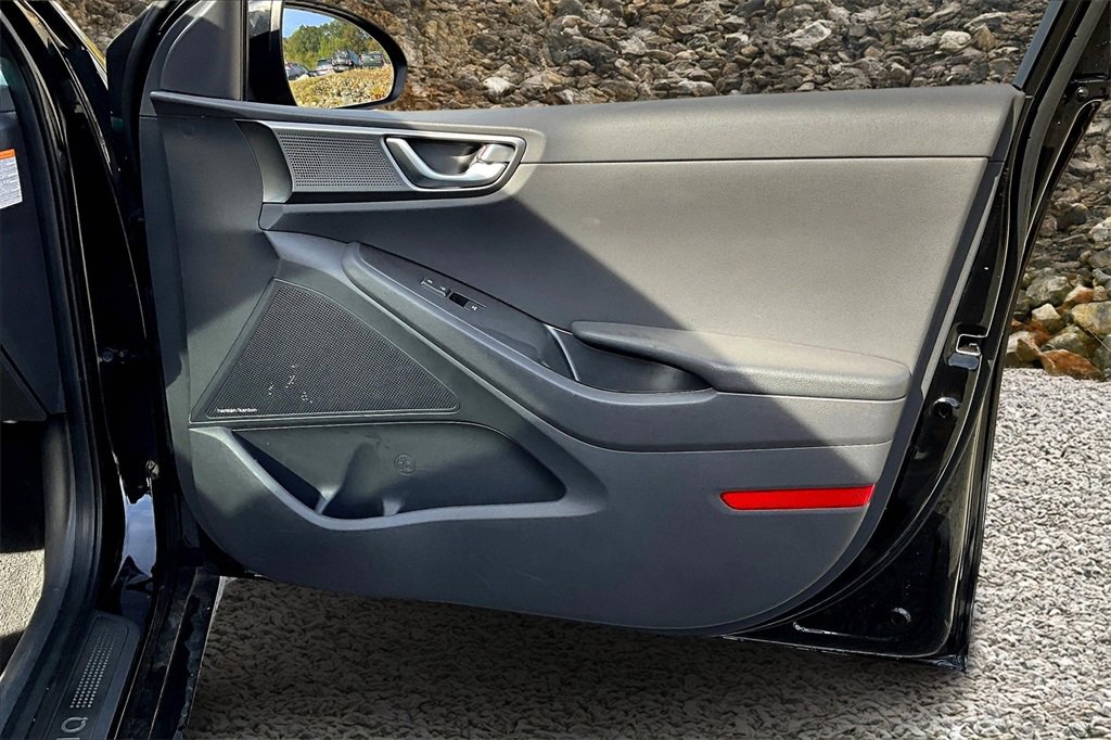 Used 2020 Hyundai Ioniq Limited image 22