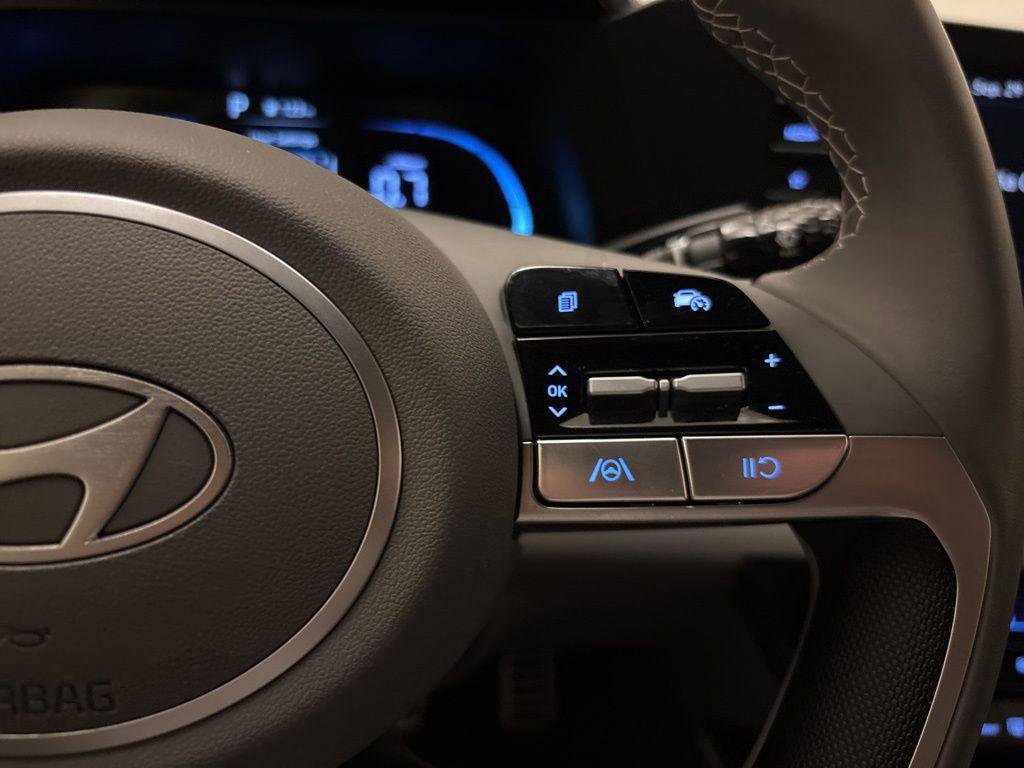 New 2025 Hyundai Elantra Sport image 17