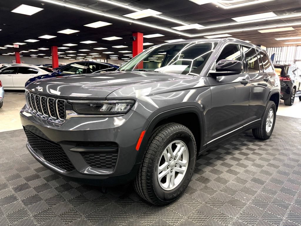 Used 2022 Jeep Grand Cherokee Laredo w/ Luxury Tech Group I RWD image 7