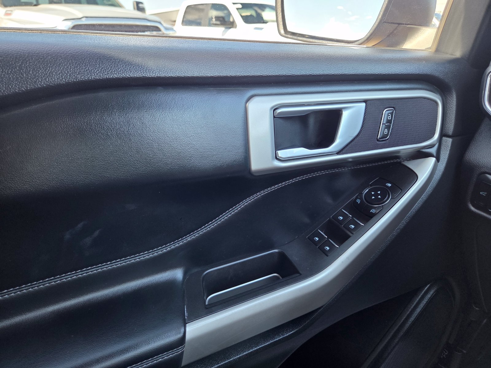 Used 2023 Ford Explorer XLT w/ Equipment Group 202A RWD image 41