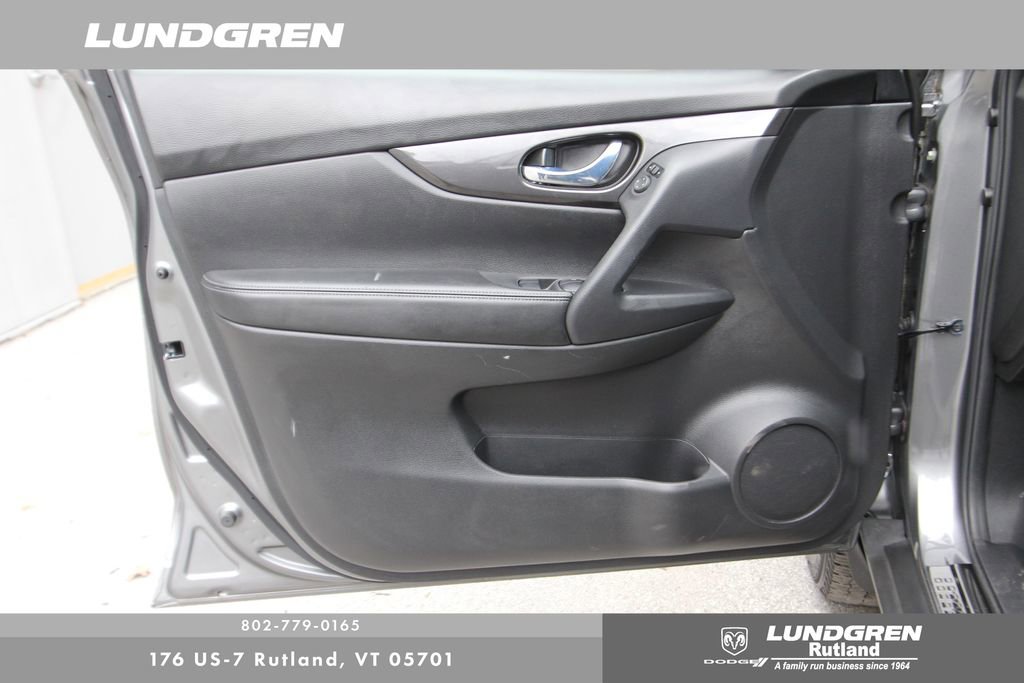 Used 2020 Nissan Rogue SV image 13