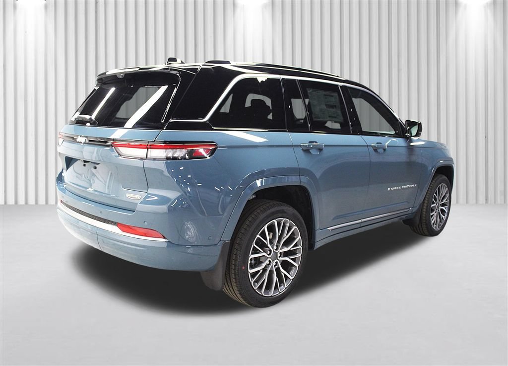 New 2026 Jeep Grand Cherokee Summit w/ MOPAR Finishing Package AWD/4WD image 3