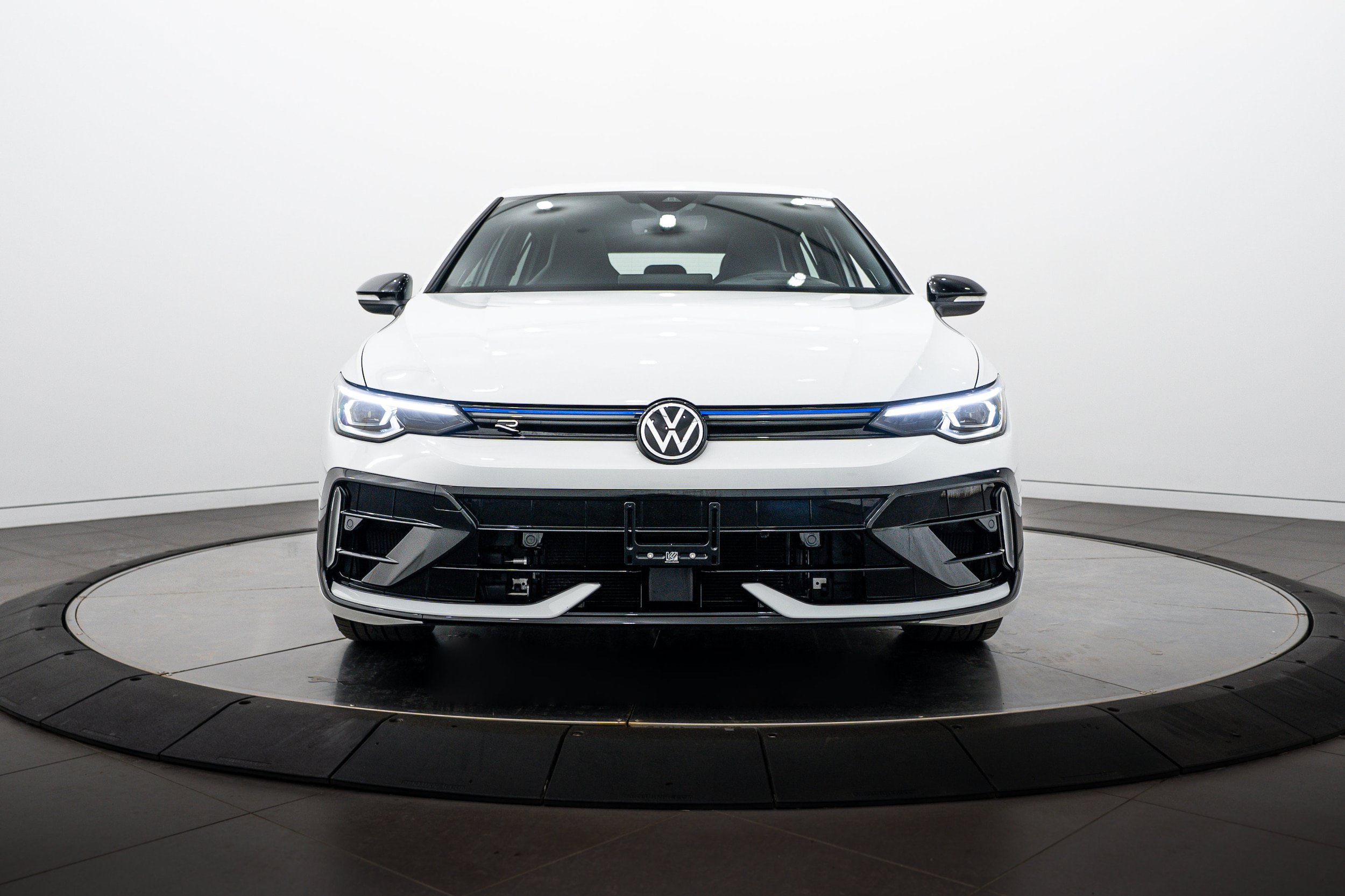 Used 2025 Volkswagen Golf w/ Euro Style Package AWD/4WD image 26