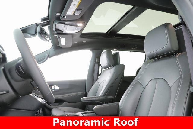 New 2026 Chrysler Pacifica Select image 24