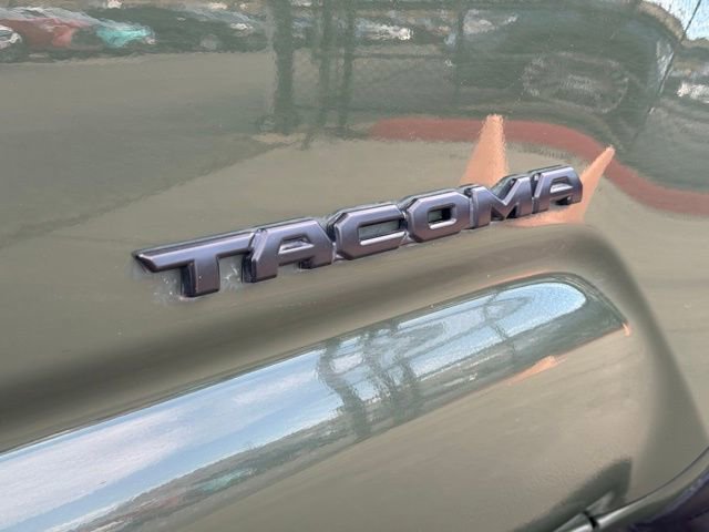 Used 2021 Toyota Tacoma SR5 w/ Trail Edition image 19