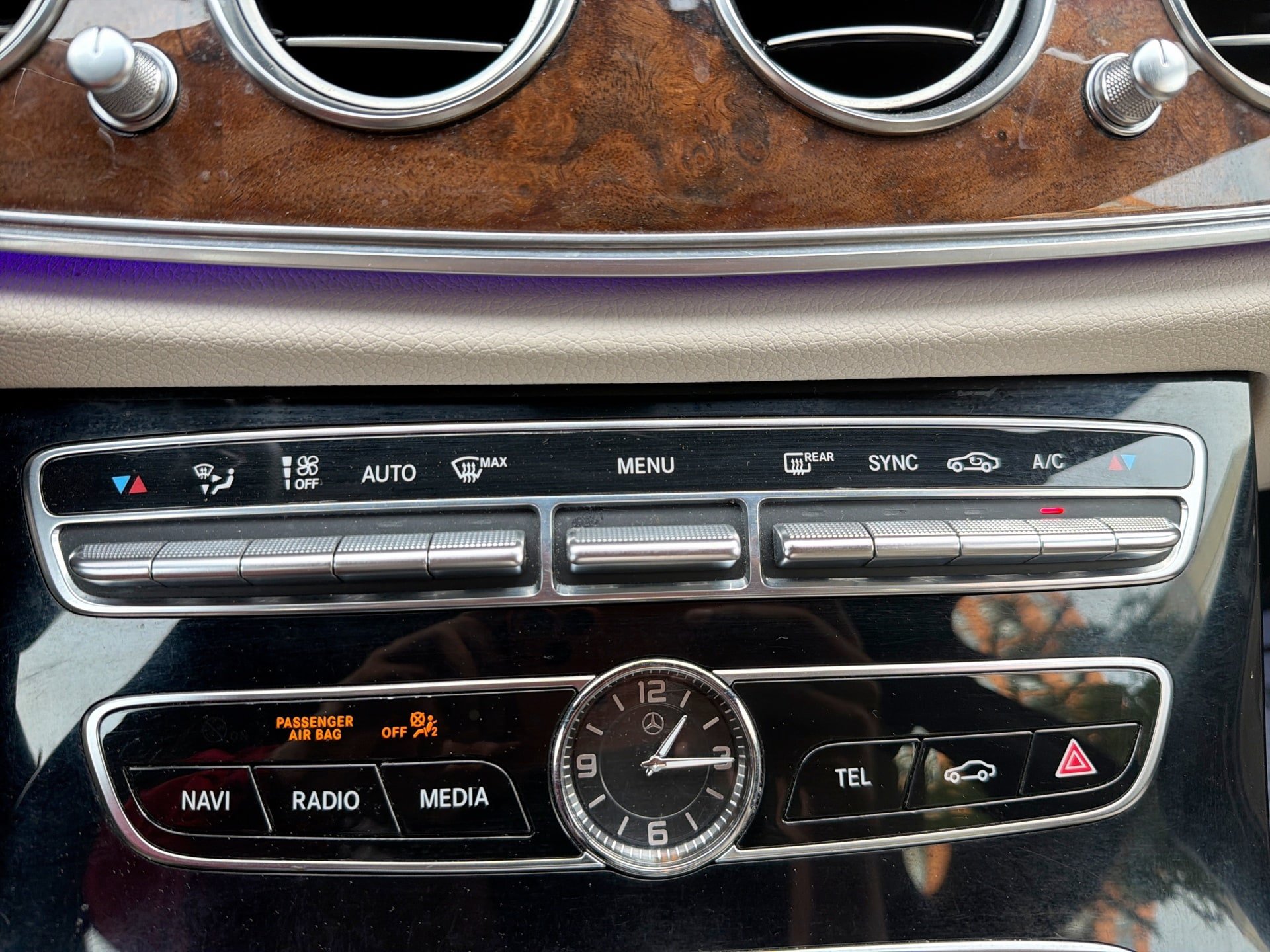 Used 2017 Mercedes-Benz E 300 4MATIC image 17