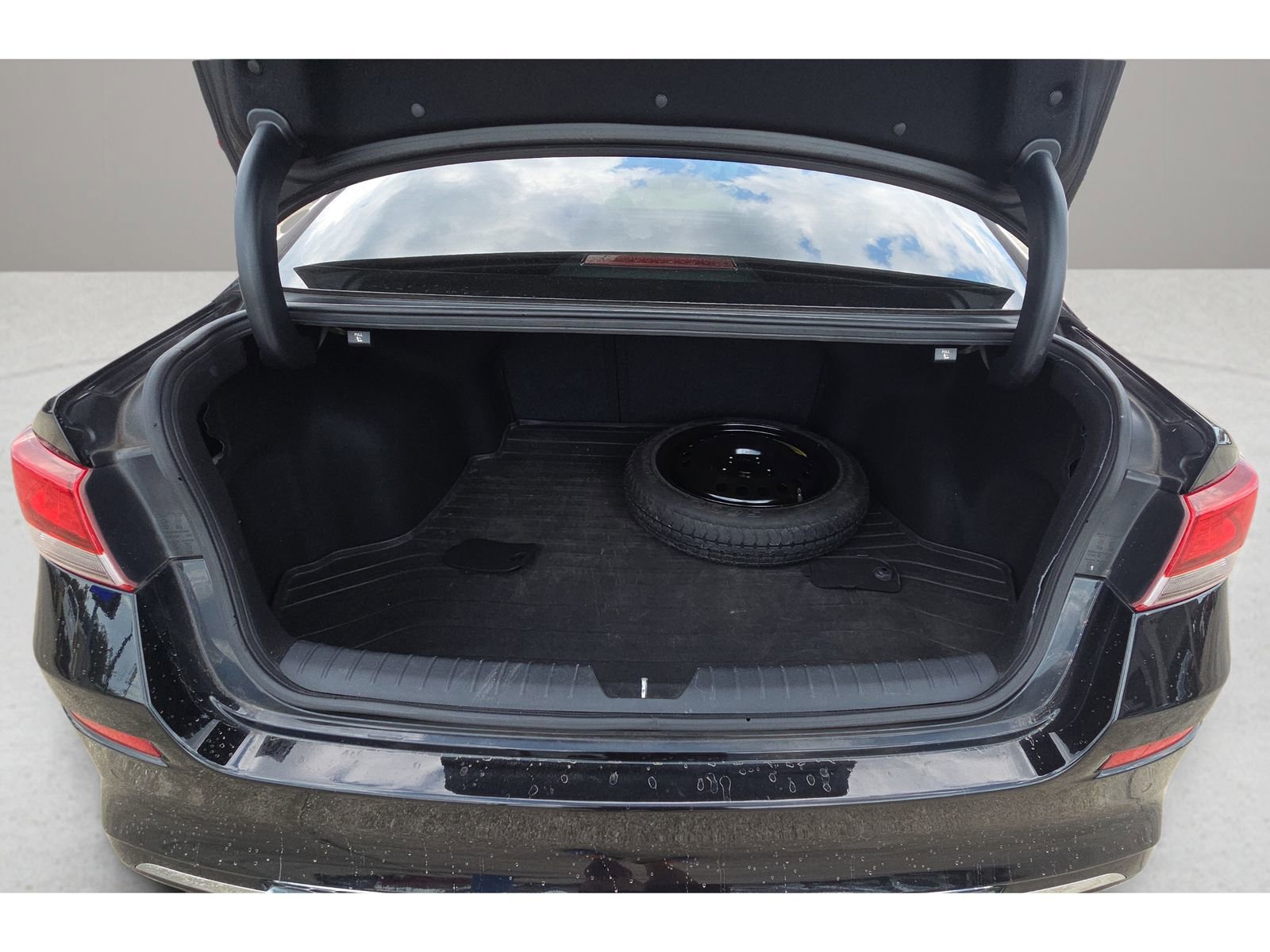 Used 2019 Kia Optima EX image 16