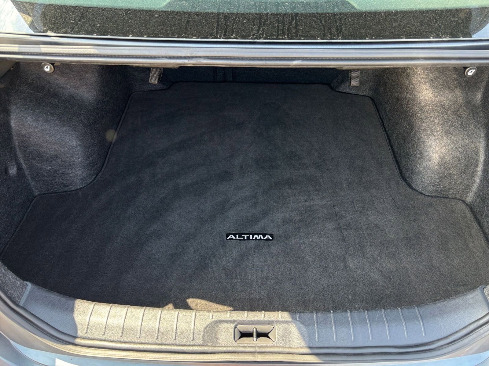 Used 2025 Nissan Altima 2.5 SV FWD image 31