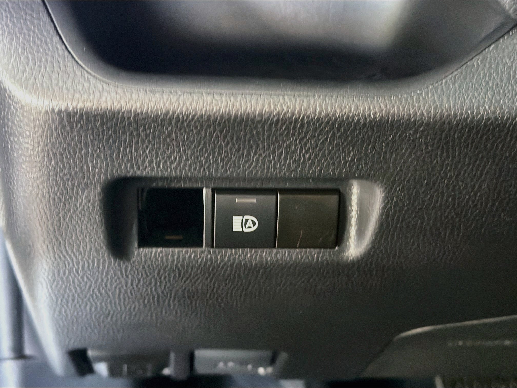 Used 2025 Toyota RAV4 LE AWD/4WD image 16