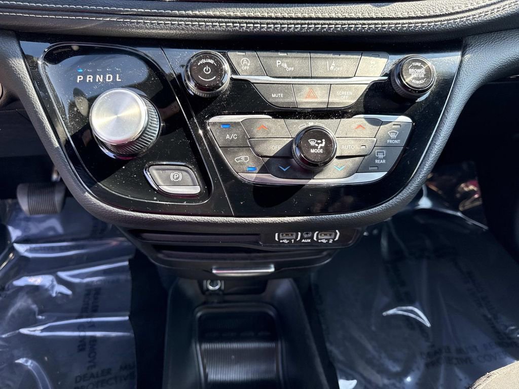 Used 2024 Chrysler Pacifica Touring image 27