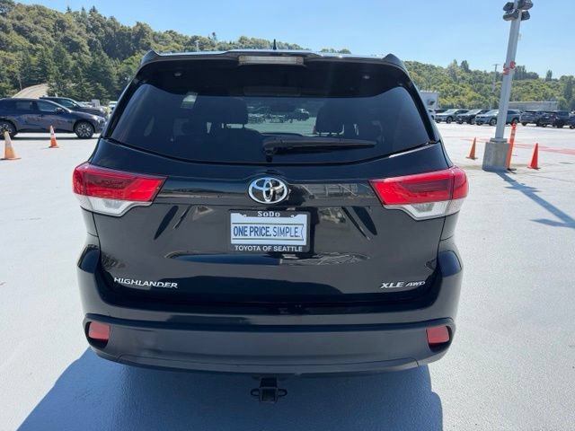 Used 2017 Toyota Highlander XLE AWD/4WD image 5