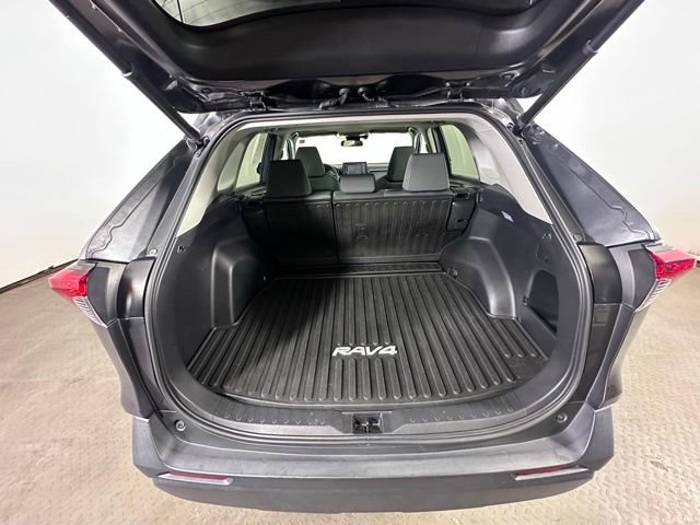 Used 2020 Toyota RAV4 XLE w/ Convenience Package AWD/4WD image 13