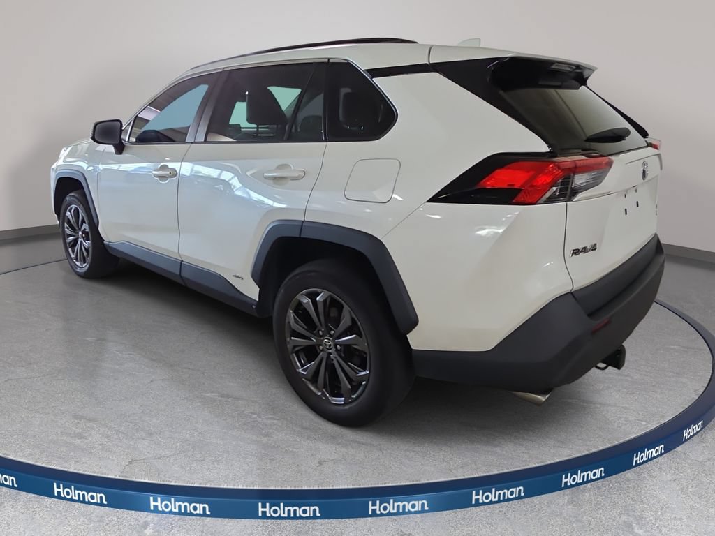 Used 2022 Toyota RAV4 XLE Premium AWD/4WD image 8